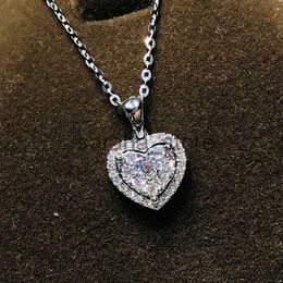 Pendant Necklaces Shine Zircon Heart Shaped Pendant Necklace for Women Silver Colour Jewellery WeddAnniversary Party Bridal Chain Girls Choker J240120