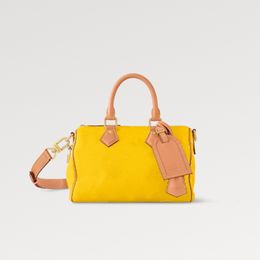 Explosion Women's RUNWAY Speed y P9 Bandoulier e 25 M24426 Yellow Soft calfskin Lambskin lining Name tag Key bell Removable pouch in leather Main compartment with lock