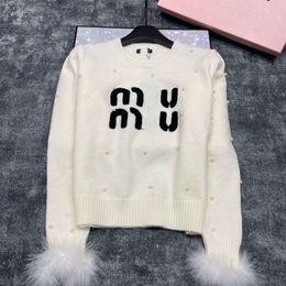 Designer kvinnor miui miui tröjor 24 vår ny pullover tröja med tung industri spikande pärla broderie bokstäver stickad tröja för kvinnor