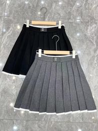 Artı boyutu elbiseler 2023 yeni siyah seksi sokak gündelik tasarımcı etekler ışığı önlemek için kadınların yüksek belli metal mini etek