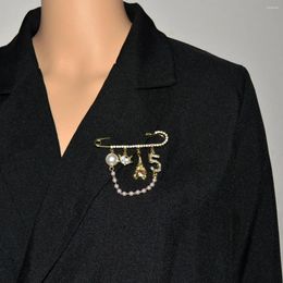 Brooches Korea Trendy Chain For Women Crystal Eiffel Tower No.5 Pearl Hijab Pins Style C Silk Scarf Shawl Buckle Female