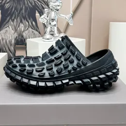 Summer Rubber Slip On Mules Men Shoes Casual Studded Thick Sole Platform Slippers Summer Fashion Party Slides