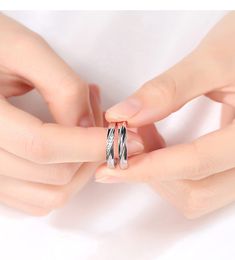 Year Couple Mobius Ring for Men and Women Twisted Arm Set with Diamond Light Hand Jewelry