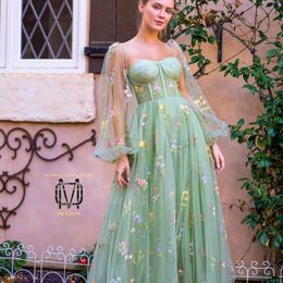 Abiti da damigella d'onore verdi Custom Made Sirena Lunghezza del pavimento Al largo della spalla Tulle Plus Size Abito da damigella d'onore Abiti da festa di nozze vestido Abito da festa in pizzo ricamato