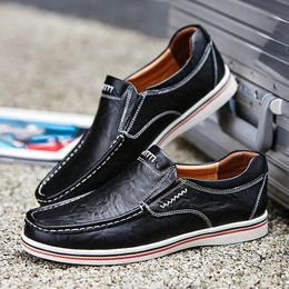 Men Leather Boat Shoes Casual Flats Moccasins Homme Driving Loafers Shoes Slip on Breathable Moccasins Hand Sewing Men Shoes 240119