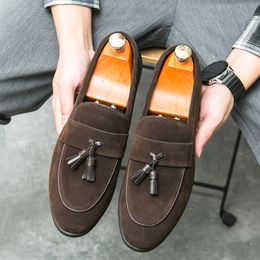 Britain Fashion New Men Pointed Black Brown Suede Tassels Casual Dress Homecoming Shoes Male Formal Wedding Oxfords Footwear