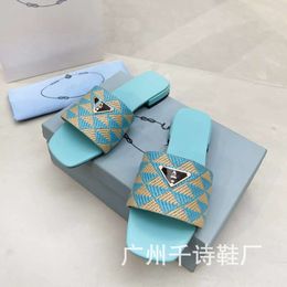 High version P family triangle printed fly woven slippers for women with thick high heels and a straight line leather sandal square head