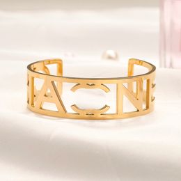 Luxury Bracelets Brand Letter Hollow Bracelets Designer Jewelry Women Bangle Fashion Wedding Engagement Gifts