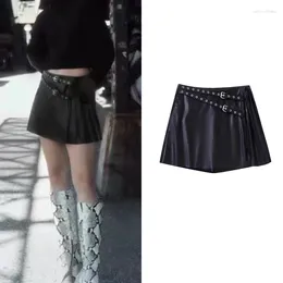 Keychains 2024 Women Imitation Leather Asymmetric Pleated Culottes Fashion Belt Embellishment Mini Skirt Street Style