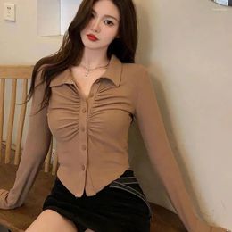 Women's Blouses Zoki Y2K Chic Folds Cropped Shirts Women Autumn Sexy Slim Single Breasted Blouse All Match Turndown Collar Long Sleeve Tops