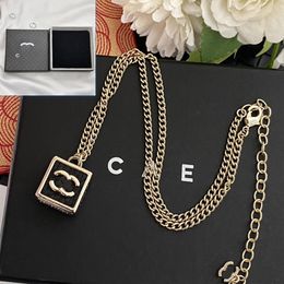 Black Pendant Designer Boutique Copper Womens Couple Gift Necklace Designed for Women Charming Long Chain with Box Jewelry