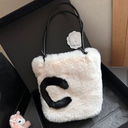 Stylish Emblem Furry Women Shoulder Bag Luxury Designer Bag Handbag Trend Shopping Clutch Travel Airport Bags Coin Purse Card Holder Suitcase Fanny Pack Sacoche 25C
