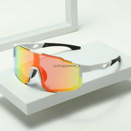 Trendy and stylish outdoor sports cycling goggles with high aesthetic value windproof sandy sunny UV resistant suitable for both men women