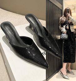 Slippers Flat Shoes Female Women Summer Pantofle Luxury Slides Med Cover Toe Thin Heels 2024 Designer Soft Rubber Fashion Bling