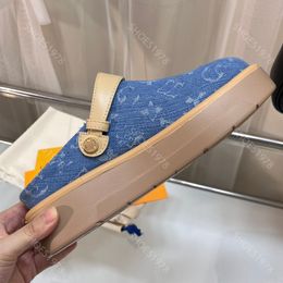 Famosi designer Sandali Scarpe con plateau Pantofole da donna Moda Denim Stampa tacco piatto Scarpe da donna Comode pantofole con suola spessa Cinturino posteriore Sandalo casual da spiaggia