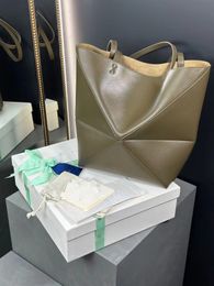 2023 luxury designers bags ladies handbagb designer luxurys l shoppingd packet ladie Travel bag shopping bag Interlocking button bucket