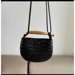 Bags Cross Small Crowd Mini Sardine Bag Real Cowhide Woven Metal Designer Handlebar Half Moon Single Shoulder Body Handbag QDBW