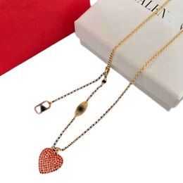 Valentinolies Necklace Designer Women Top Quality With Box Pendant Necklace Letter V Luxury Jewellery Heart Shaped Rhinestone Letter V Neckchain Gift