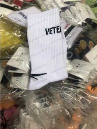 Men's Socks Tide brand VETE socks classic joint letter net red street sports socks cotton men and women middle tube socks T240122