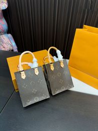24SS Womens Luxury Handbag Designer Cowhide Leather Mini Shopping Bag Piano Score Crossbody Purse Mobile Phone 18cm