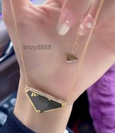Pendant Necklaces Diamond Tri-angle Luxury Design Gold Silver Necklace Elegant Love Stainless Chain Fashion Jewellery Lady Party 0XBZ