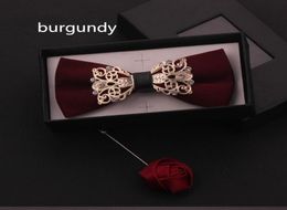 2019 Men Stripe Pocket Squares and Bow Tie Set With Gold Metal Handkerchief Hankies Suit Burgundy Square Gentlemen Bridesgroom Gro7282183