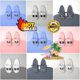 Designer shoes Slippers Rubbers Slides Sandal Flat Bloom sharks Fashion Beach Flip Flop Bathroom summer Womens mens room slider softy comfort