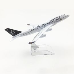 1400 Scale Aircraft Boeing 747 THAI Star Alliance 16cm Alloy Plane B747 Model Toys Children Kids Gift for Collection 240118