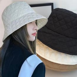 Berets 2024 Winter Black Bucket Hat For Women Vintage Plaid Cap Outdoor Ultra Light Down Cotton Fisherman Stylish Portable