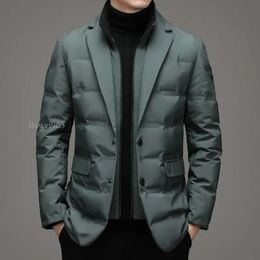 Homens Mens Parkas 2024 Inverno Falso Twopiece Quente Blazer Negócios Lazer Standup Collar Down Jacket 231019 6f7h Odsx