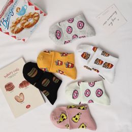 Högkvalitativa strumpor, gratisprover, svarta och vita besättningsstrumpor, skräddarsydda design, anpassning av sockelogotyp