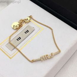 24SS Designer Miui Earring Miao Familys New Miu Letter Bracelet Womens Brass Gold Plated Diamond Embedding Fashion Light Style Advanced Feel Full Diamon