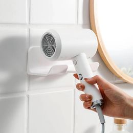Suszarka do włosów montowana na ścianie w łazience Wspornik prysznicowy stojak do przechowywania samoprzylepny plastikowy domowy pralnia stojak organizacji 240123