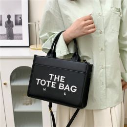 2024 Large Summer Weave Womens Bag Mens Luxurys Handbag Snapshot Straw Designer Bag Raffias Clutch Shop Bag Leather Shoulder Beach Travel Bags