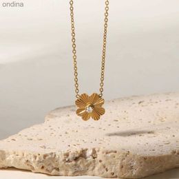 Pendant Necklaces Uworld Beautiful Designs Zircon Four leaf Clover Charm 18K Gold Plated Stainless Steel Waterproof Jewellery Pendant Necklace YQ240124