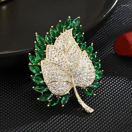 Brooches Delicate Green Zircon Flame Maple Brooch Women's Fashion Water Corsage Versatile High-end Sweater Pint Jewelry Wholesale