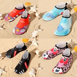 2024 neue Wasser Strand Schuhe Mädchen Schwimmen Schuhe Schnell Trocknende Aqua Schuhe Jungen Weichen Boden Indoor Slipper Schnorcheln Schwimmen socken größe 36-45