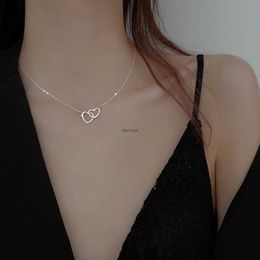 Pendant Necklaces Simple Metal Hollow Double Heart Necklace for Women Creative Connected Heart Silver Color Clavicle Chain Necklace Party Jewelry