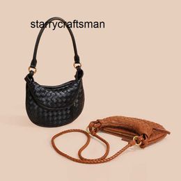 Women Handbag Crossbody bag woven autumn and winter new women's high-end feeling mobile phone design commuting bags