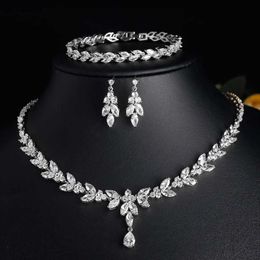 Pendant Necklaces ZAKOL Luxury Brilliant Zirconia Leaf Necklace Earrings Rings Bracelets Set for Women CZ Drop Bridal Wedding Jewelry Sets YQ240124