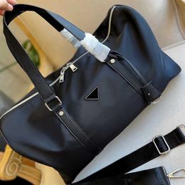 NEW Large Capacity Travel Bag Crossbody Bags Men Pbag Triangle Designer Bag Luggage Pouch Women Designers Tote Handbag Purse Walle282J