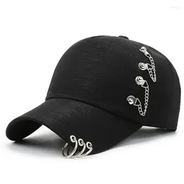 Ball Caps 2024 Spring Personalised Metal Hoop With Chain Baseball Cap For Men And Women Hip Hop Street Korean Version