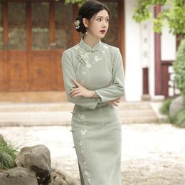 Ethnic Clothing Cheongsam Embroidered Side Eight-button Long Stand-up Collar Republican Style Women's Nine-quarter Sleeves