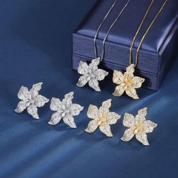 Sets Charms Gold Cubic Zirconia Maple Leaf Flower Luxurious Fashion Earrings Pendant Necklace Women's Jewellery Wedding Gift for Guest
