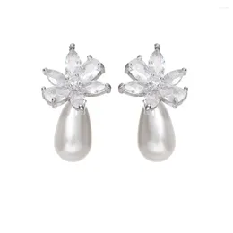 Stud Earrings Bettyue Arrival Ingenious Flower Shape Earring With Shiny Pearl For Female Fashion Statement Banquet Dazzling Jewelry