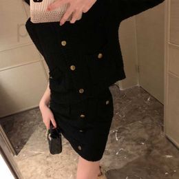 Two Piece Dress Designer PA2024 Autumn/Winter New Metal Button Small Fragrant Knitted Sweater Set with Fashionable Cardigan and Half Skirt for Women FUJY