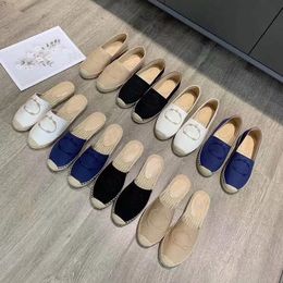 Designer Slippers PIIA Versatile Fisherman Shoes Fashionable Flat Straw Loafers Classic Women Knitted Shoes Luxury Comfortable Versatile Denim Mules