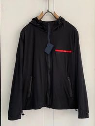 Giacca da uomo di lusso cappotti bomber designer giacca a vento impermeabile giacca da baseball Primavera Autunno Giacche in pelle con cerniera ricami Abbigliamento da uomo bianco nero