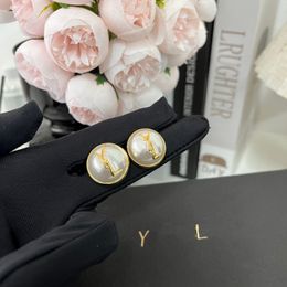 Luxury Pearl Stud Earring Elegant Women Boutique Jewellery Simple Fashion Style Gifts Earrings With Box Designer Jewellery Classic Logo Gold Plated Earrings