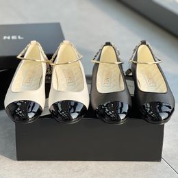 Luxury Women Designer Camellia Feet Chain Dress Shoes French Brand Flat Ballet Dance Shoe Casual Shoes Classic Double LetterSheepskin Formal Shoes Leisure Scarpe